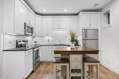 Traverse City House | Capri 002 in the Heart of Downtown TC