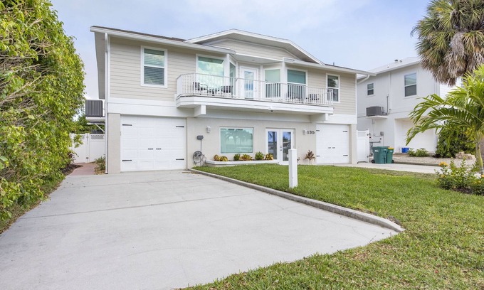 Isles of Capri House | Capri Charm Remodeled Oasis w/Heated Pool-Kayaks