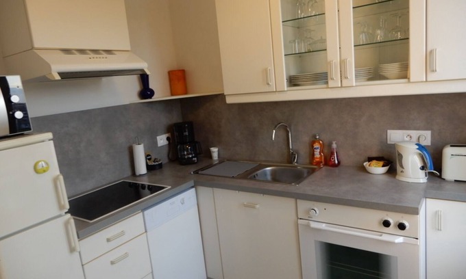Mers-les-Bains Apartment | CAPRICES DE MER Apartment with large balcony and view 300 m from the beach Queen Size bed