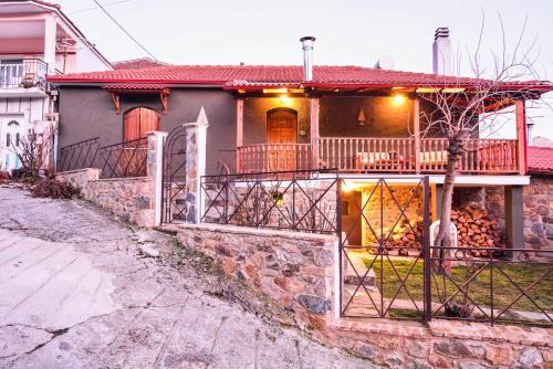 Archaia Feneos Ski Chalet | Capris Rustic Ηouse with Mountain View