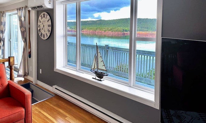 Norman's Cove-Long Cove House | Captain's suite @ The Homestead Oceanfront