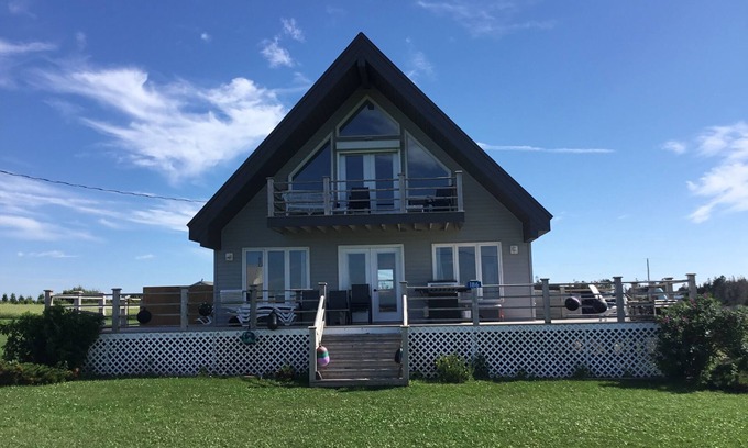 Princetown Cottage | Captain Morgan's Hideaway overlooking Malpeque Harbour and Bay