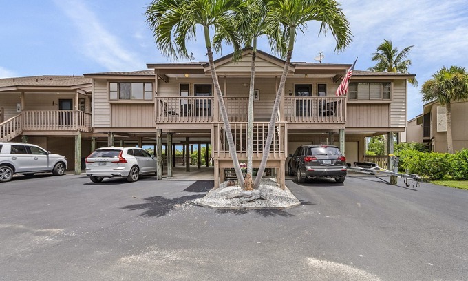 Bokeelia Condo | Captain`s Harbor Condo 2/2 on the Water!