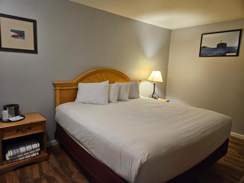 Alexandria Bay Hotel | Captain's Inn and Suites
