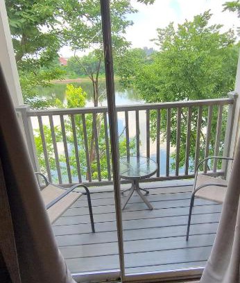 North Capitol Apartment | Captain's Quarters Riverfront #2