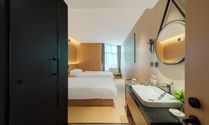 Changning Hotel | CaptainNo 5YouthHotel XianxiaRoad Branch