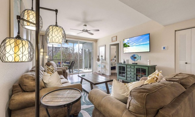 South Island Condo | Captains Bay South 2/2 Condo With Resort Pool Close to Beach Access