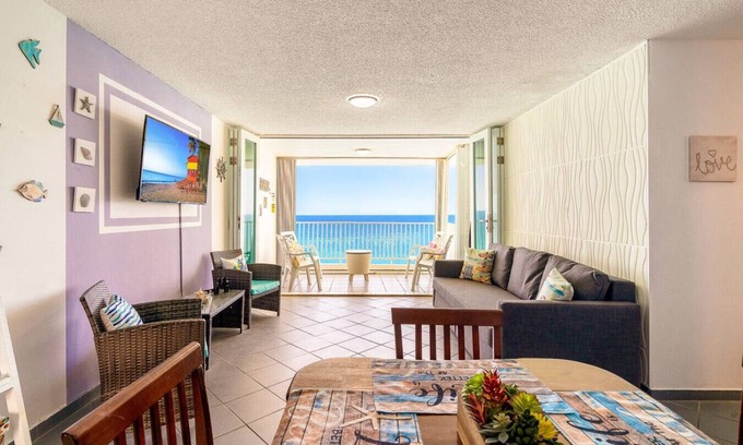 La Pared Apartment | Captain’s Beachfront Pool and Parking