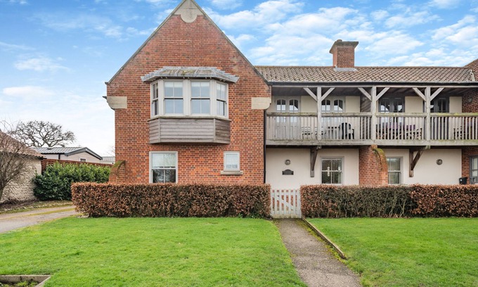 Thornham House | Captains Cottage - Four Bedroom House, Sleeps 8
