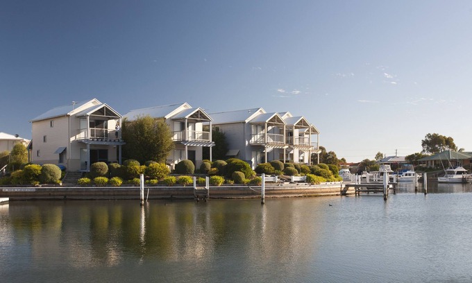 Paynesville Apartment | Captains Cove Waterfront Resort