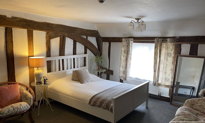 Newmarket Apartment | Captivating 1-Bed Apartment in Newmarket