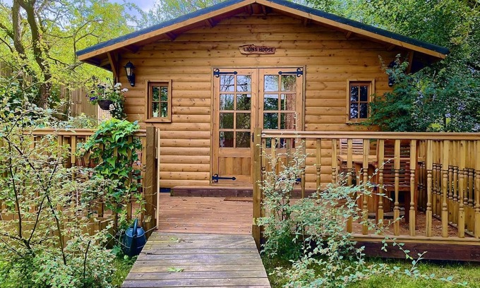 Brinkley Cabin | Captivating 1-Bed Cabin in Newmarket