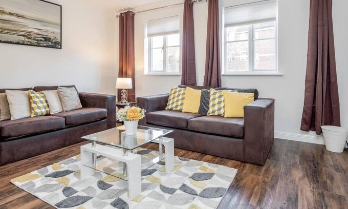 West Thurrock Apartment | Captivating 2-Bed Apartment in Grays