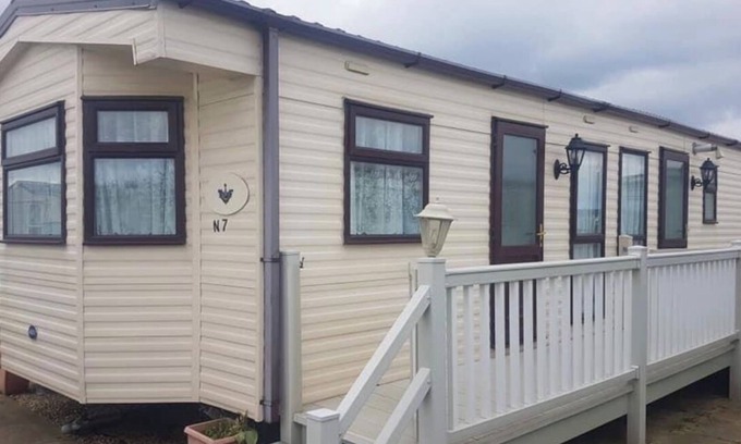 Mablethorpe and Sutton Ski Chalet | Captivating 2-Bed Carvavan in Mablethorpe