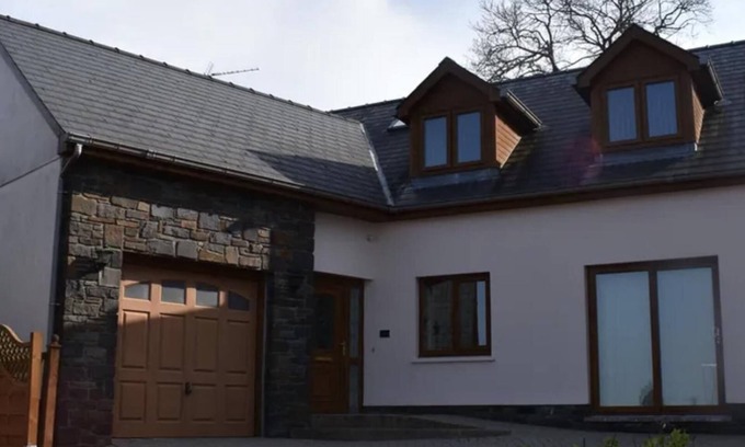 Pencader House | Captivating 4-bed House in West Wales