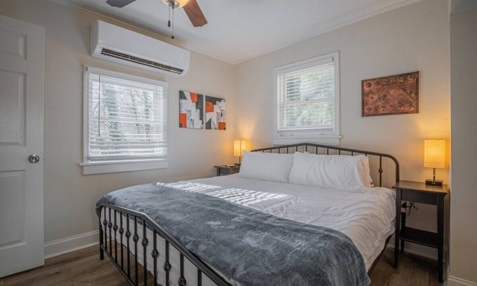 Athens House | Cara's Cottage - 2 miles from Sanford Stadium