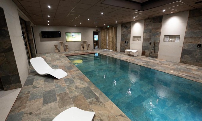 Saint-Etienne Bed & Breakfast | CARACALLA PRIVE - Chambres d'hôtes avec Piscine, Jaccuzi et Hammam privatifs