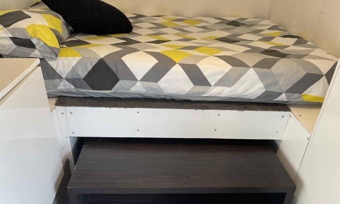 Greenlane - Ellerslie House | Caravan Accommodation Fully Furnished Wifi , Power, Water Clean and comfortable