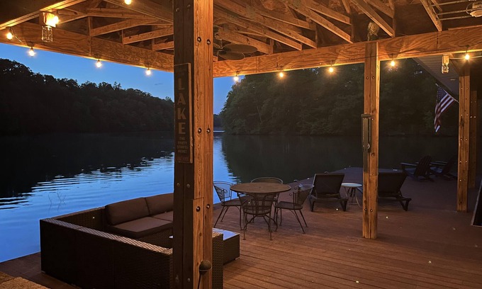 Semora Cottage | Caravan Cottage – SECLUDED Lake Front Cottage - Privacy