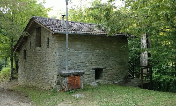 Palazzuolo sul Senio RV Rental | Caravan "Le Sorgenti - Bungalow In Sasso" with Mountain View & Private Garden