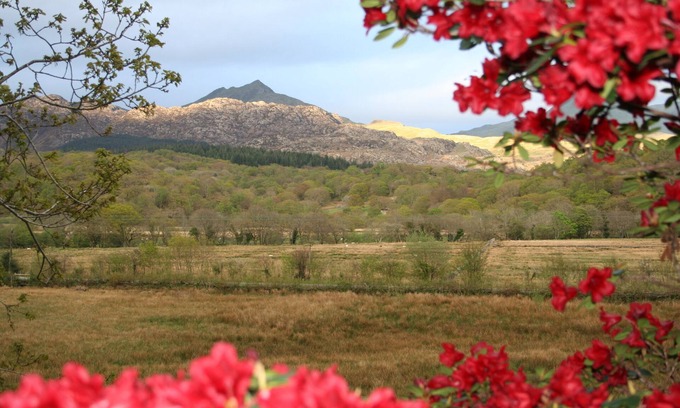 Beddgelert House | Caravan own private garden. lit car park, secluded open aspect, Mountain views.