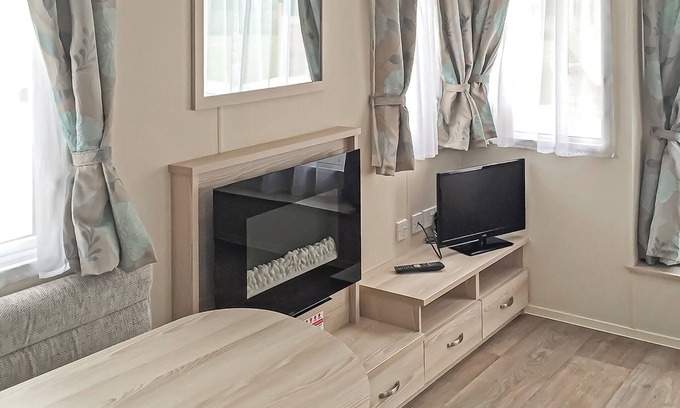 Chapel Saint Leonards House | Caravan with one double and one twin.