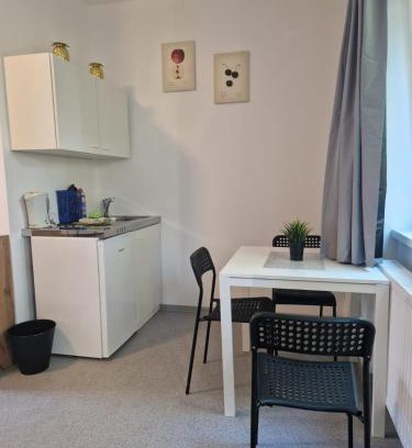 Laa an der Thaya Apartment | CARDA HAUS "Zimmer für entspannte Gäste - Einfach & Komfortabel"