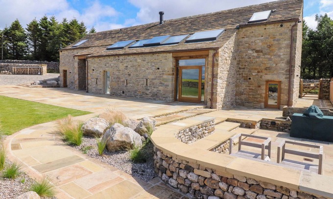Skipton Cottage | CARDEN LAITHE BARN, pet friendly, luxury holiday cottage in Cracoe