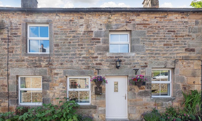 Longnor Cottage | CARDER COTTAGE, pet friendly, character holiday cottage in Longnor