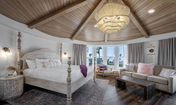 Cardiff-by-the-Sea Bed & Breakfast | Cardiff by the Sea Lodge