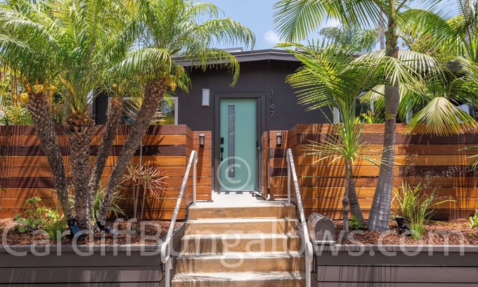 Cardiff-by-the-Sea House | Cardiff "Manchester Front" ~ short walk everywhere with beach gear!