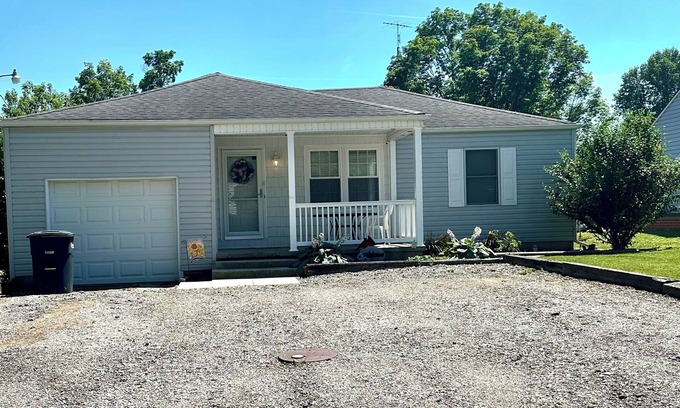 Muncie House | Cardinal Cottage - 2 bedroom cozy home