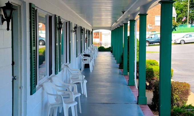 Luray Hotel | Cardinal Inn