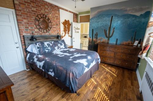 Cornwall House | Cardinal Inn Western Room