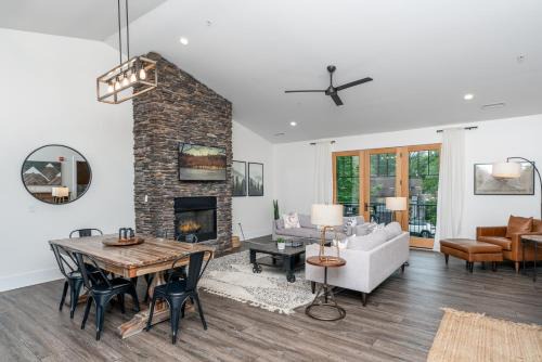 Blowing Rock House | Cardinal on Main