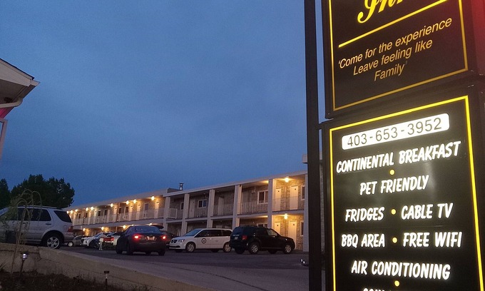 Cardston Hotel | Cardston Inn