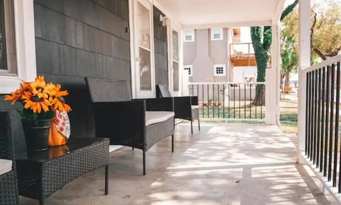 Arkansas City House | “CARE BnB” Lovely 2 Bedroom Condo - sleeps 8