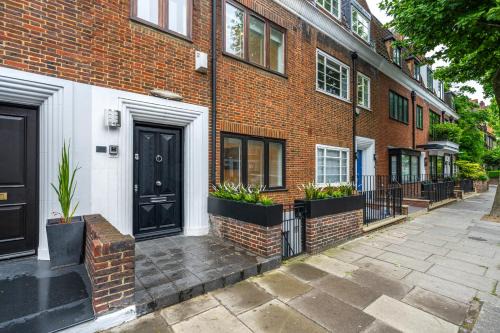 Chelsea House | Care Property London- Elegant & Central, Sloane Avenue, Chelsea