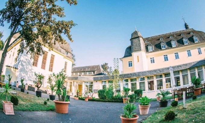 Walberberg Hotel | CAREA Schlosshotel Domäne Walberberg