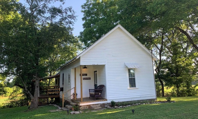 Dixon Springs Cottage | Caretaker cottage with 1 bedroom and WiFi, AC in delightful Dixon Springs