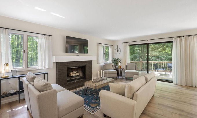 Birchwood Farms House | Careyover Guest House-Private setting, near Tunnel of Trees, close to everything