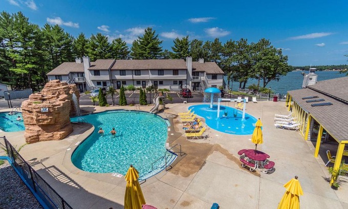 Lake Delton Resort | Caribbean Club Resort