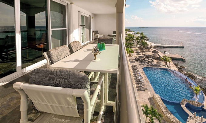 Colonia Andres Condo | Caribbean Dream Ocean Front Condo El Cantil 6BN