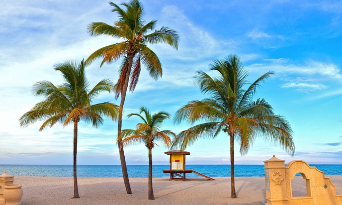 Hollywood Hotel | Caribbean Resort by the Ocean