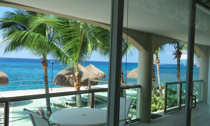 Colonia Andres Condo | Caribbean Seafront, Family Friendly, 2 bdrm condo, 1 blk to restaurants & shops
