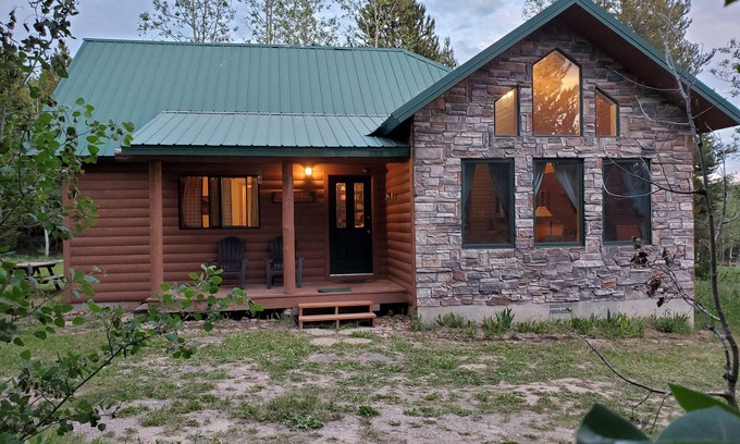 Island Park House | Caribou Crossing Cabin Yellowstone