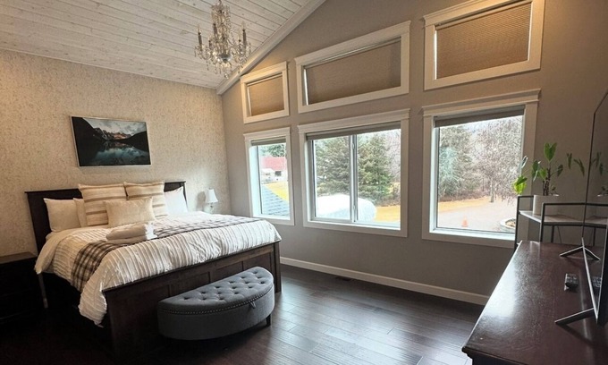 Terrace House | Caribou Lodge.