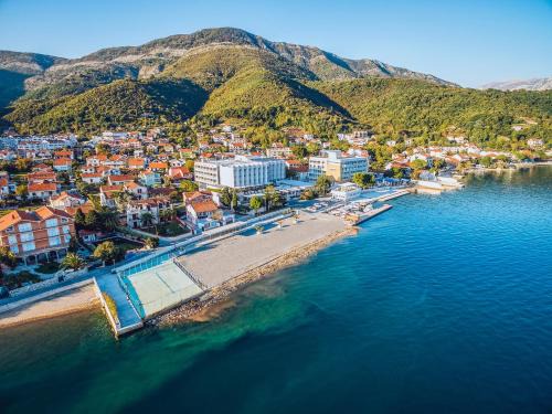 Donja Josica Hotel | Carine Hotel Delfin