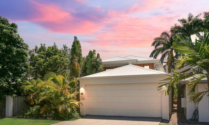 Palm Cove House | Carinya - Palm Cove Seclusion
