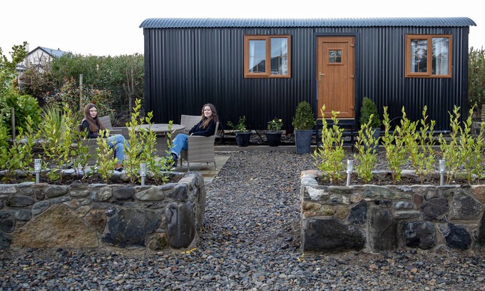 Dundalk Cabin | Carlingford Glamping Hut - 2 min walk from beach, 5 min drive to village